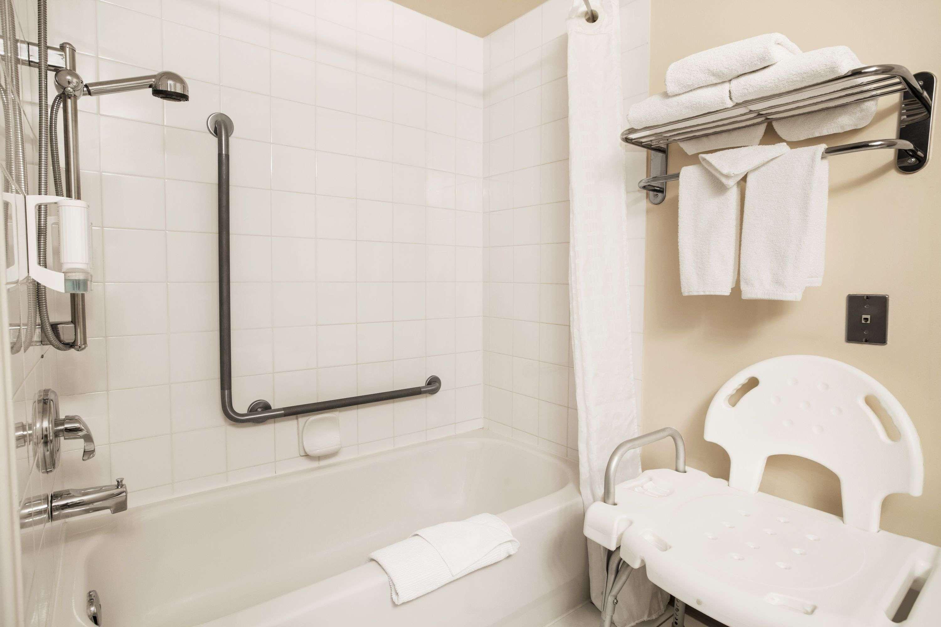 Super 8 By Wyndham Whitecourt Hotell Eksteriør bilde