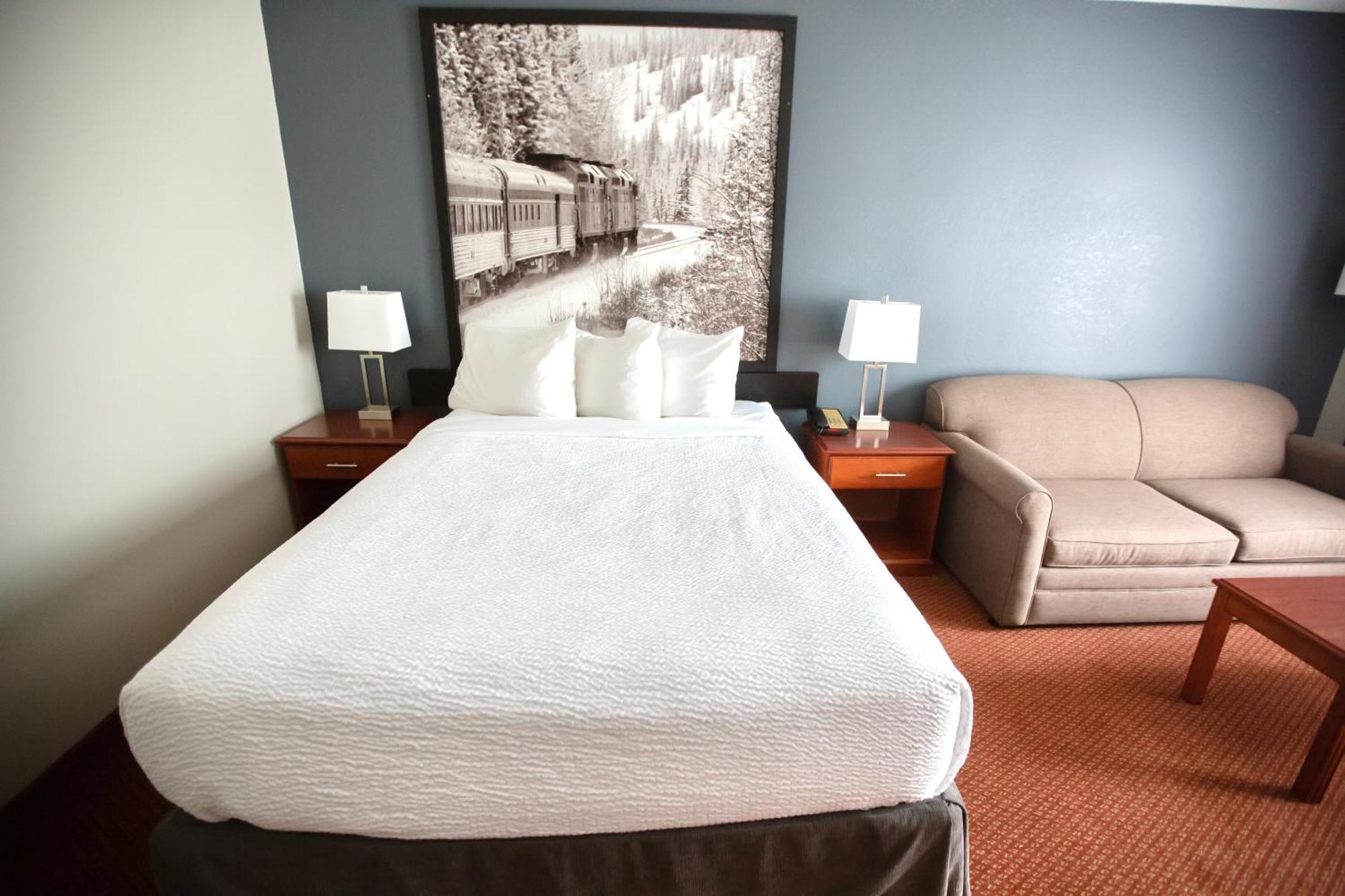Super 8 By Wyndham Whitecourt Hotell Eksteriør bilde
