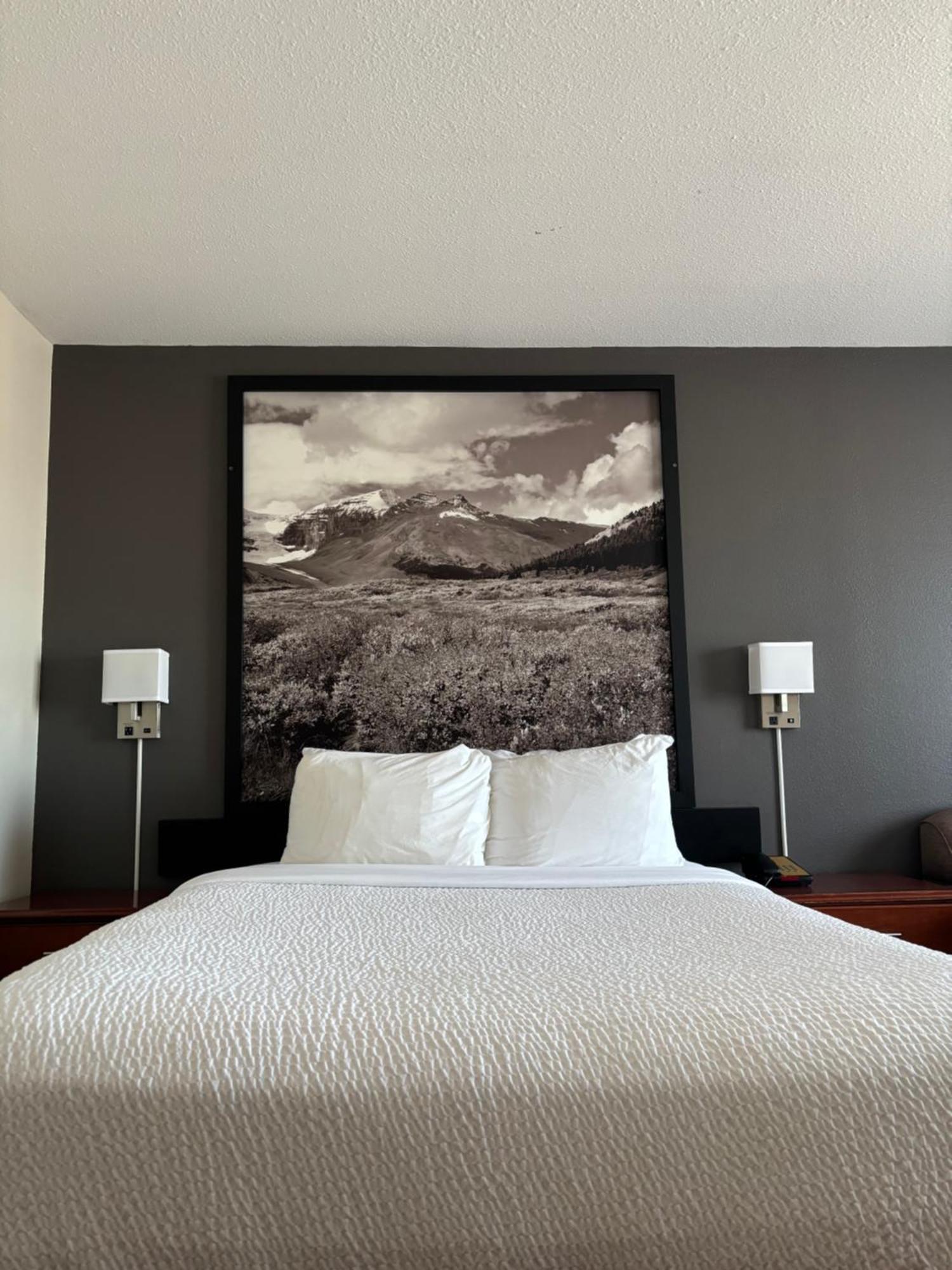 Super 8 By Wyndham Whitecourt Hotell Eksteriør bilde