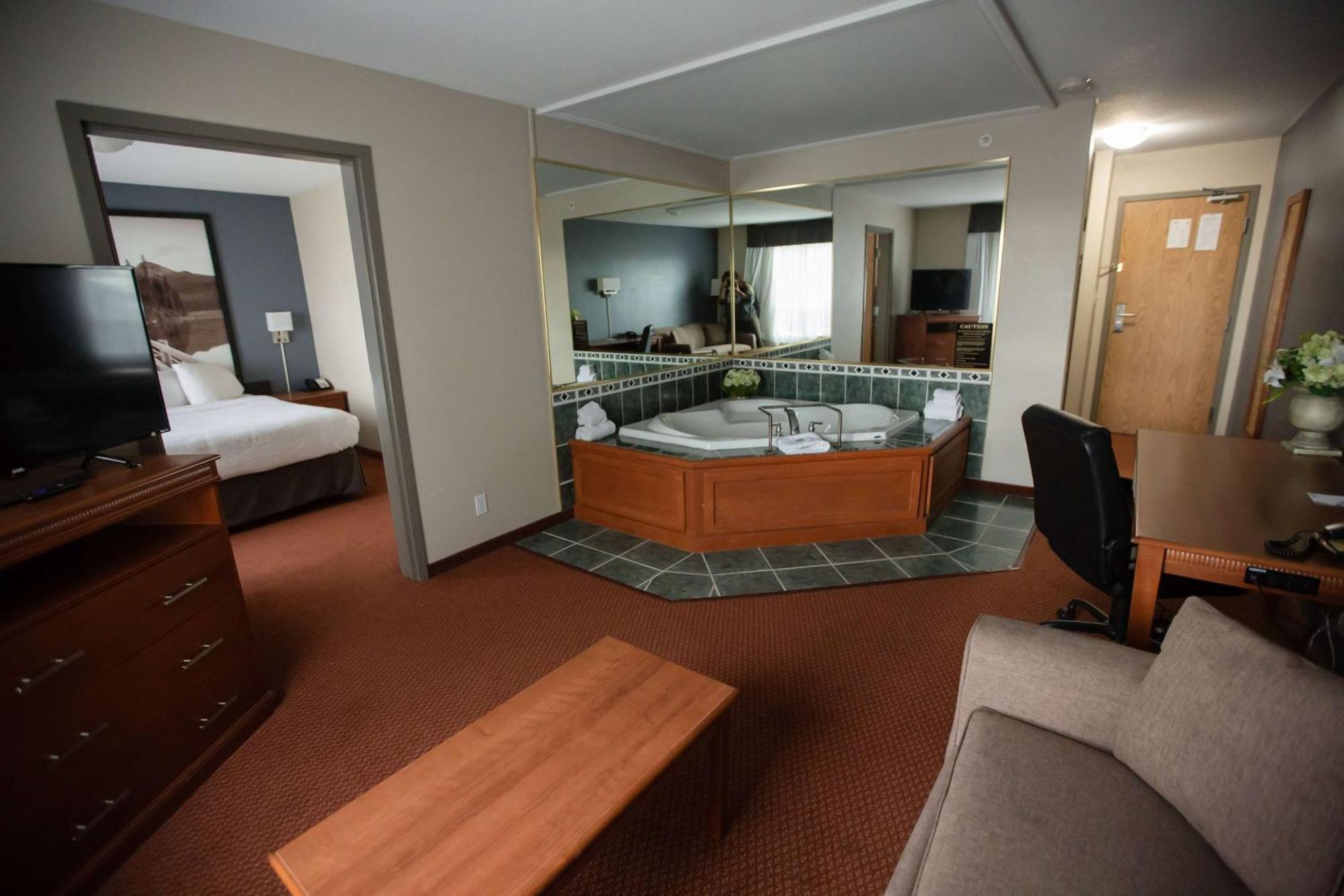 Super 8 By Wyndham Whitecourt Hotell Eksteriør bilde