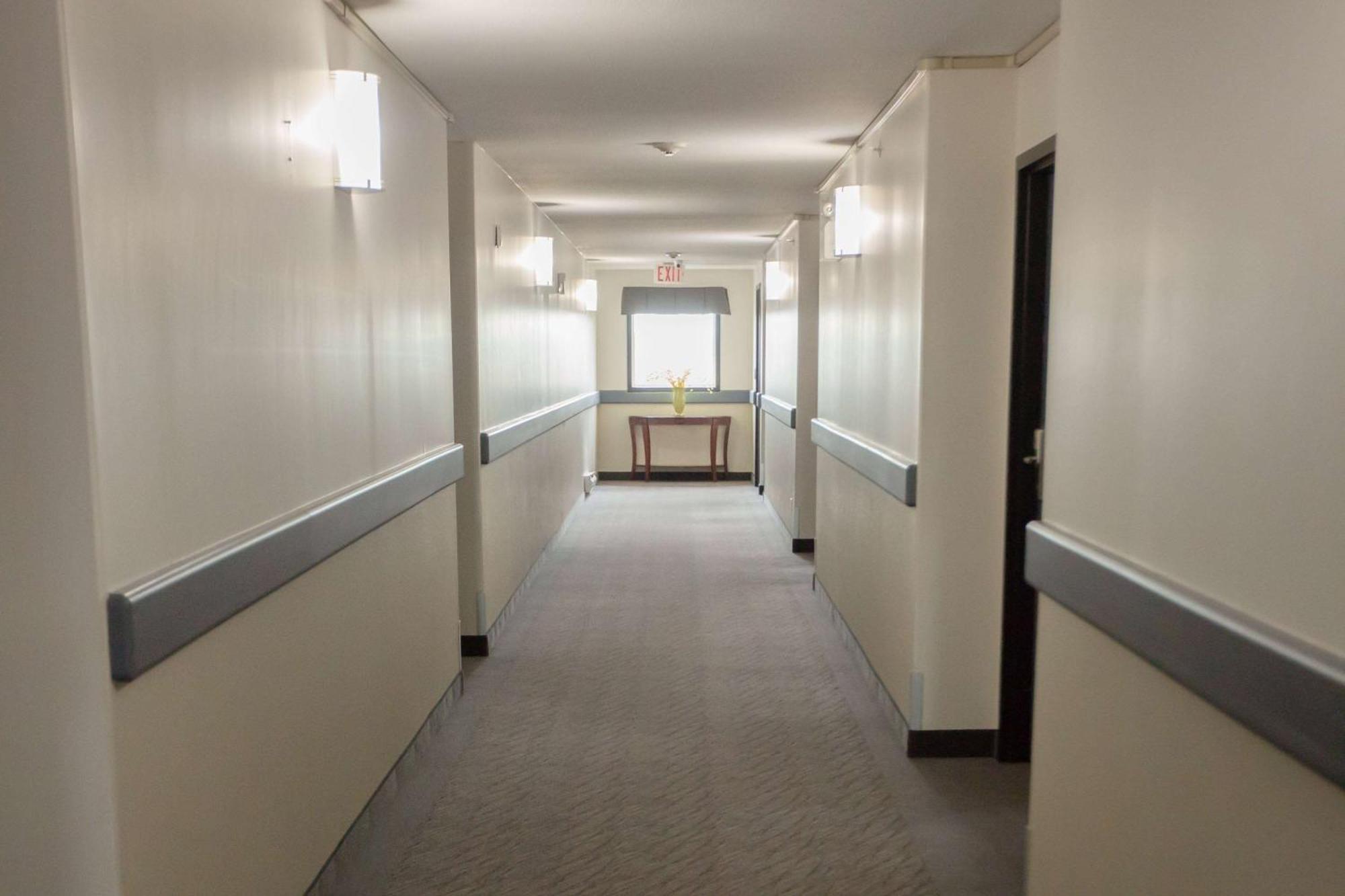 Super 8 By Wyndham Whitecourt Hotell Eksteriør bilde