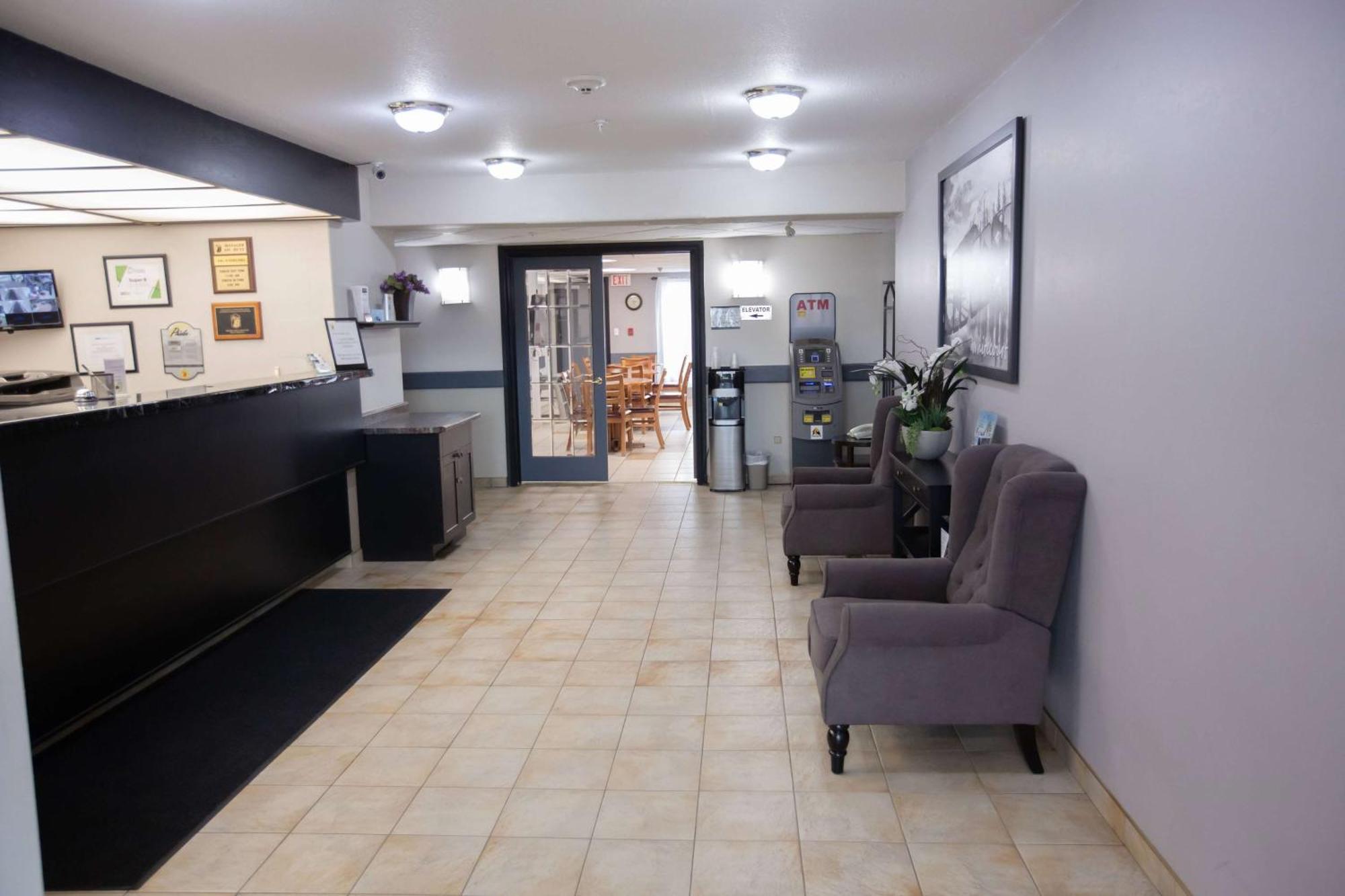 Super 8 By Wyndham Whitecourt Hotell Eksteriør bilde